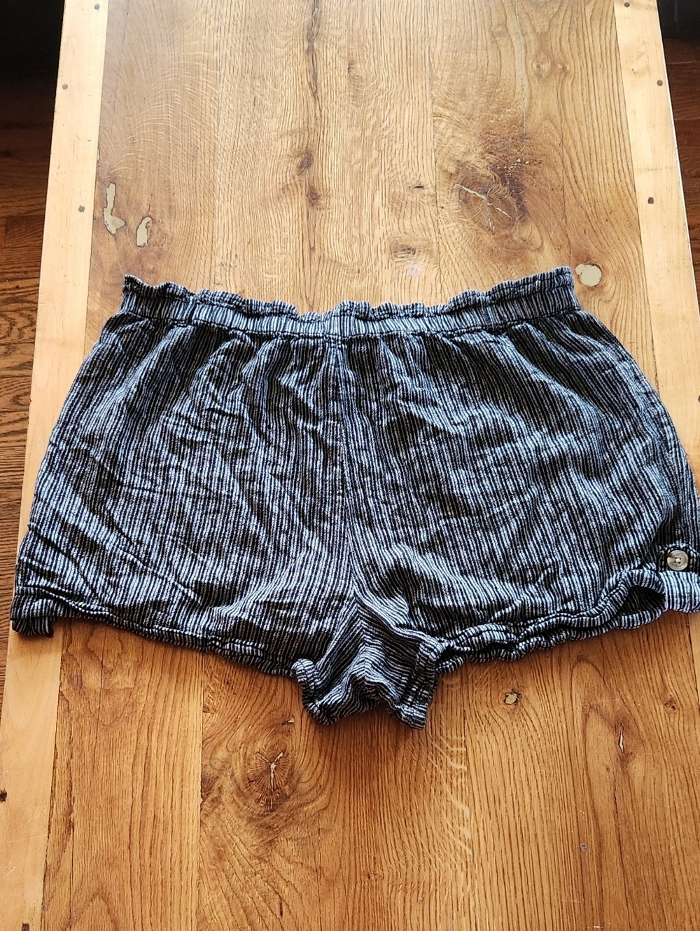 Black and White High-Waist Elastic Shorts